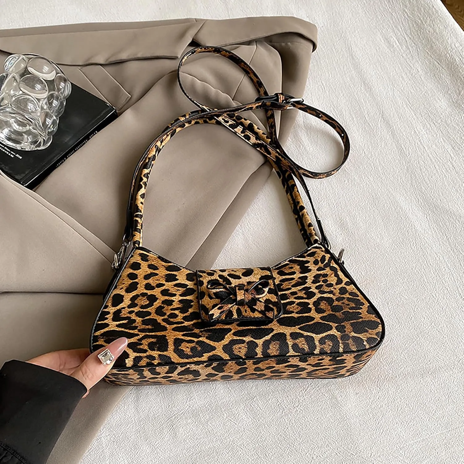 Leopards Print PU Leather Shoulder Bag for Women Armpit Bags Casual Handbag Satchel Purse with Adjustable Strap